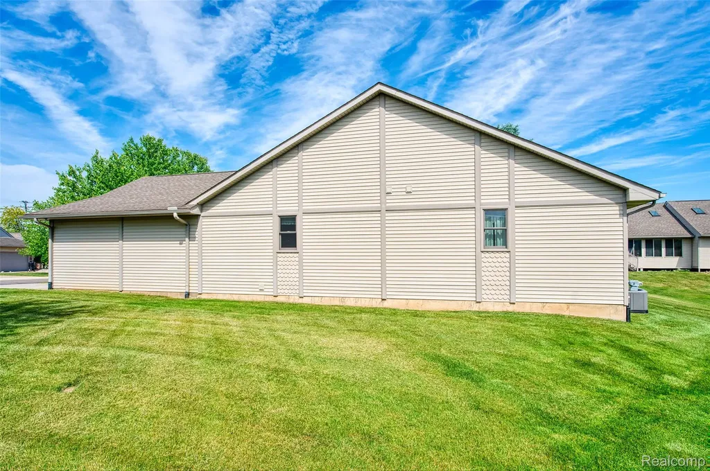 159 Addison Circle Fowlerville Village MI 48836