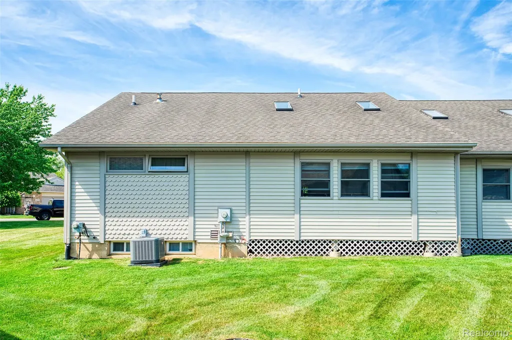159 Addison Circle Fowlerville Village MI 48836