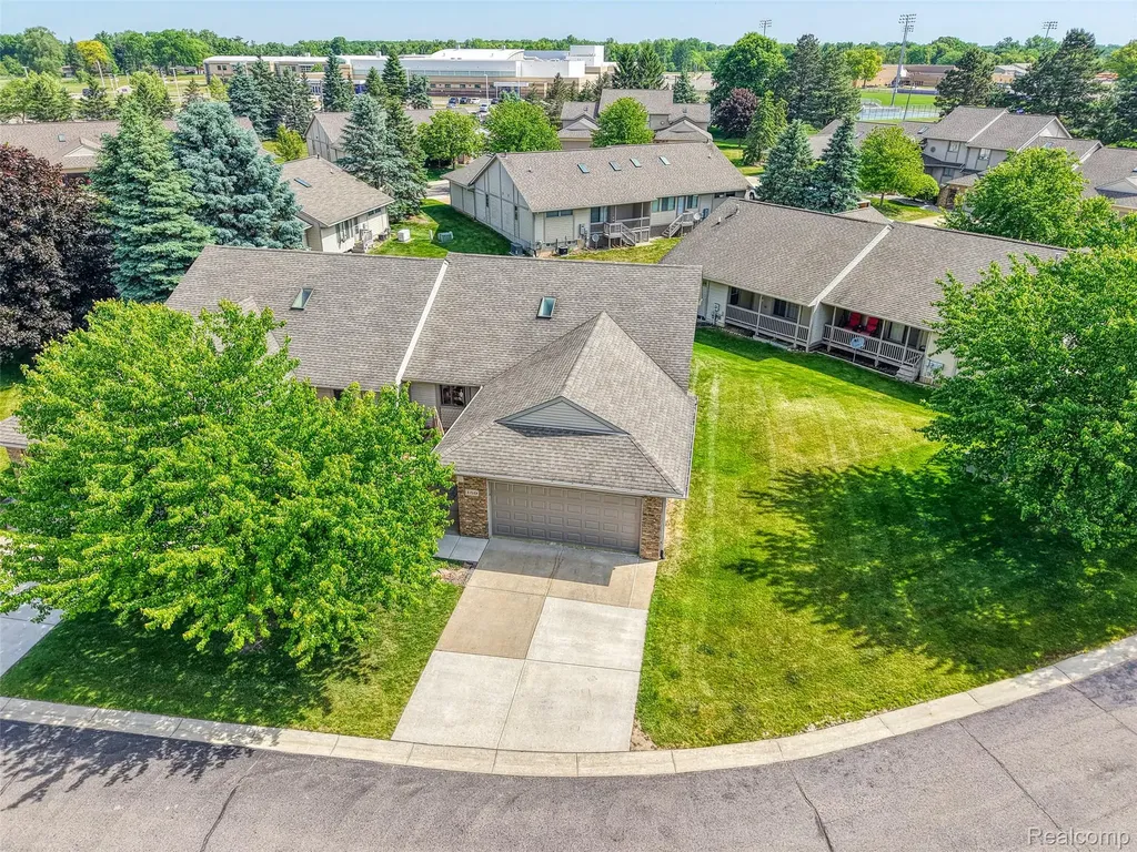 159 Addison Circle Fowlerville Village MI 48836