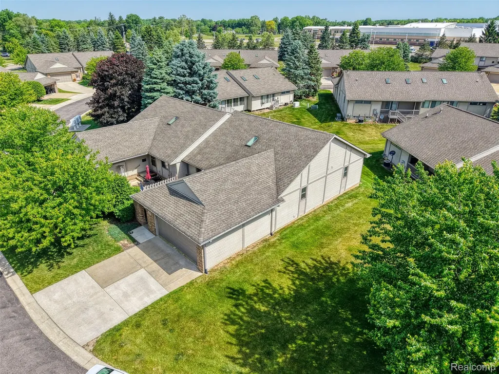 159 Addison Circle Fowlerville Village MI 48836