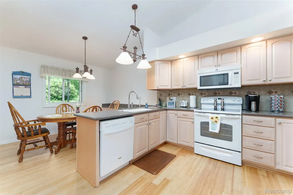 159 Addison Circle Fowlerville Village MI 48836