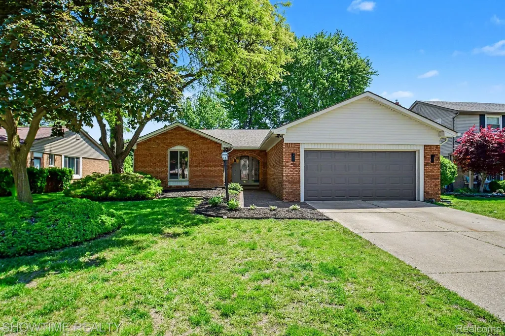 47726 Lexington Drive Macomb Township MI 48044