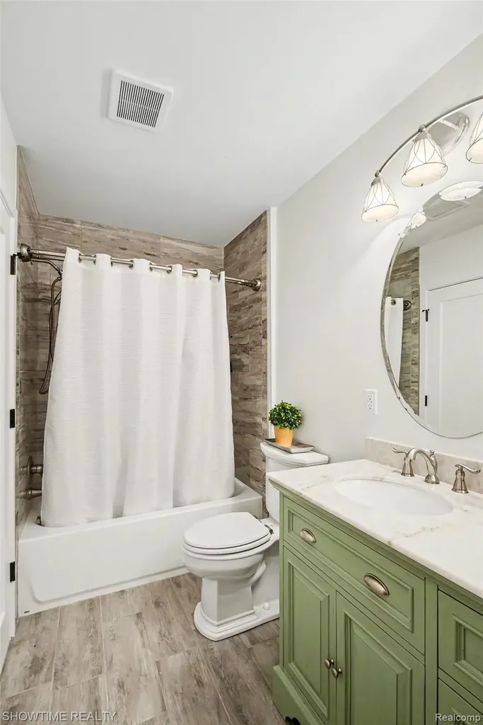 47726 Lexington Drive Macomb Township MI 48044