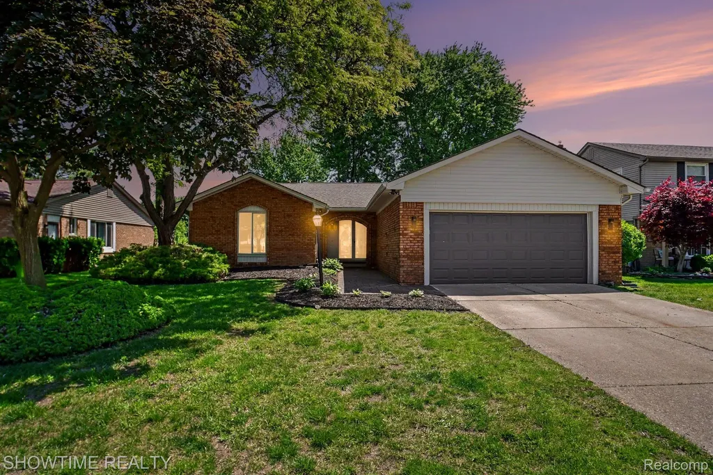 47726 Lexington Drive Macomb Township MI 48044