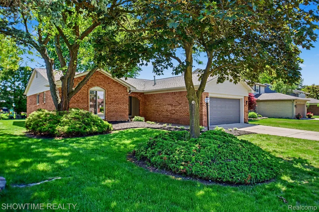 47726 Lexington Drive Macomb Township MI 48044