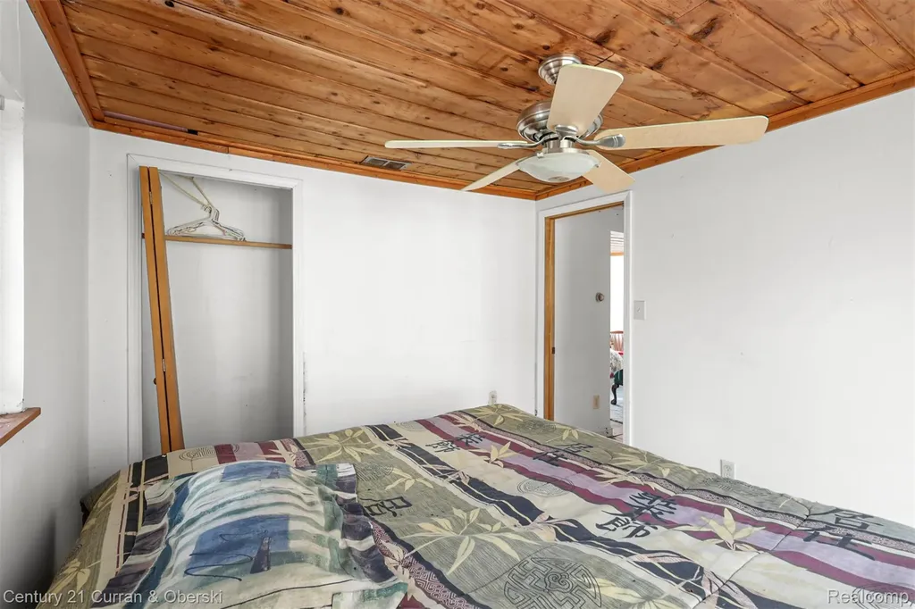 5094 Coshocton Drive Waterford Charter Township MI 48327