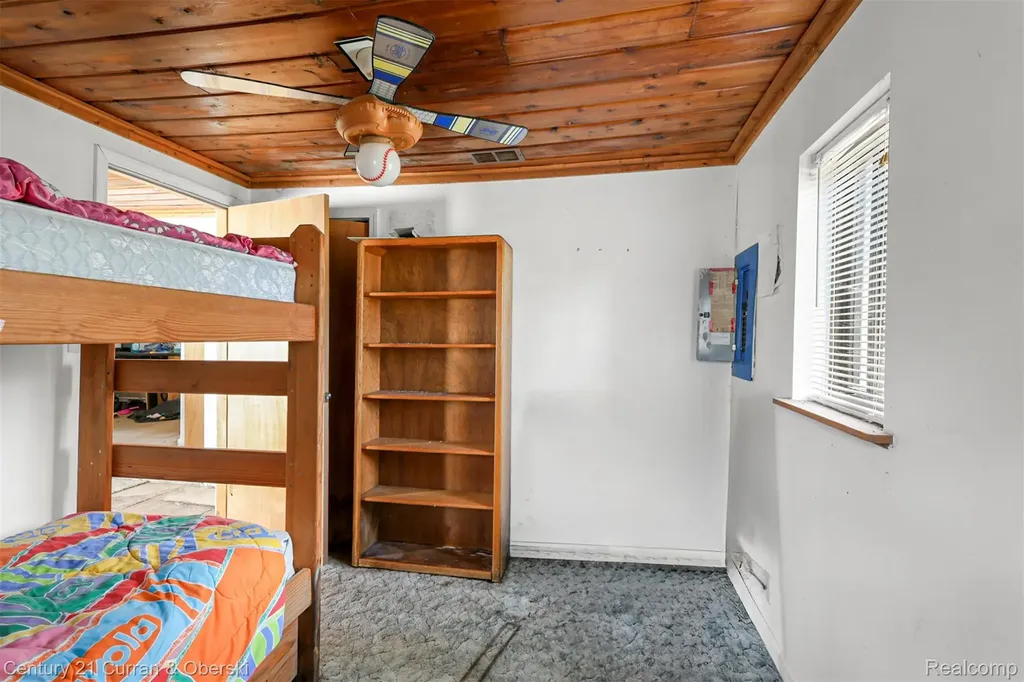 5094 Coshocton Drive Waterford Charter Township MI 48327