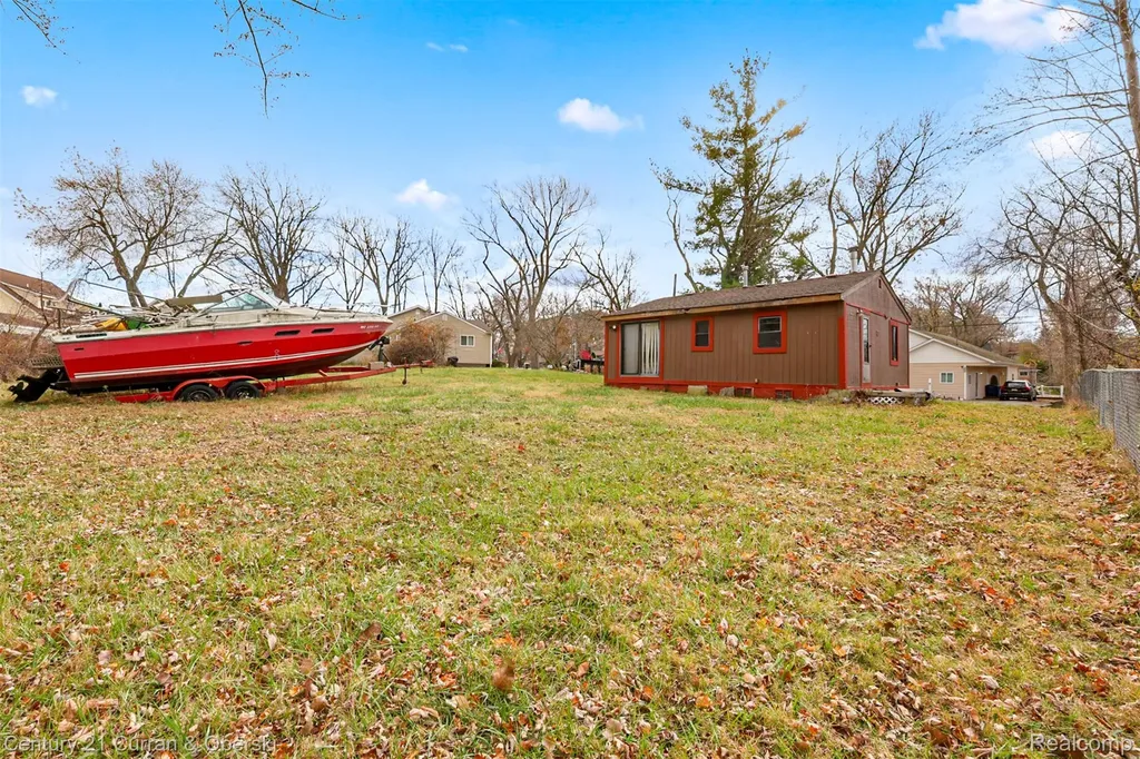 5094 Coshocton Drive Waterford Charter Township MI 48327