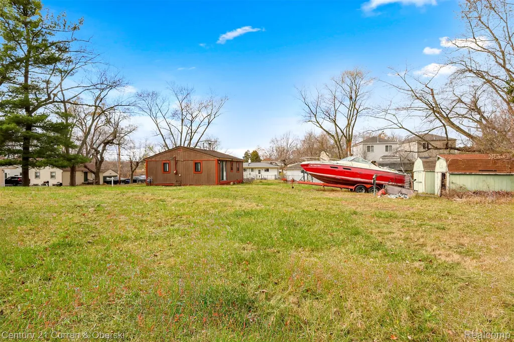 5094 Coshocton Drive Waterford Charter Township MI 48327