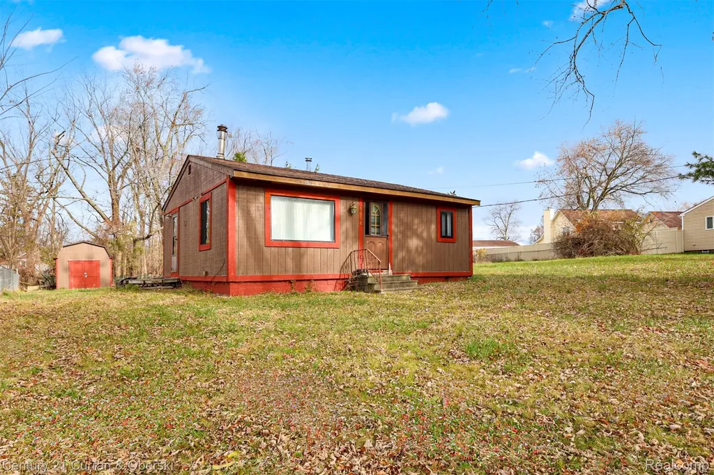 5094 Coshocton Drive Waterford Charter Township MI 48327