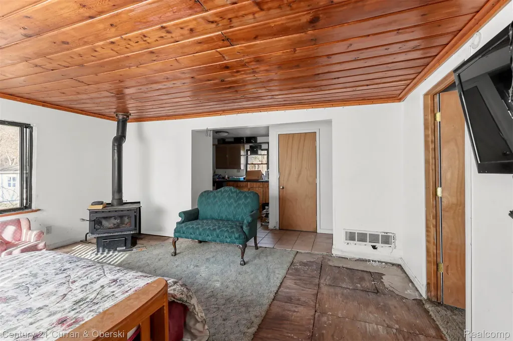 5094 Coshocton Drive Waterford Charter Township MI 48327