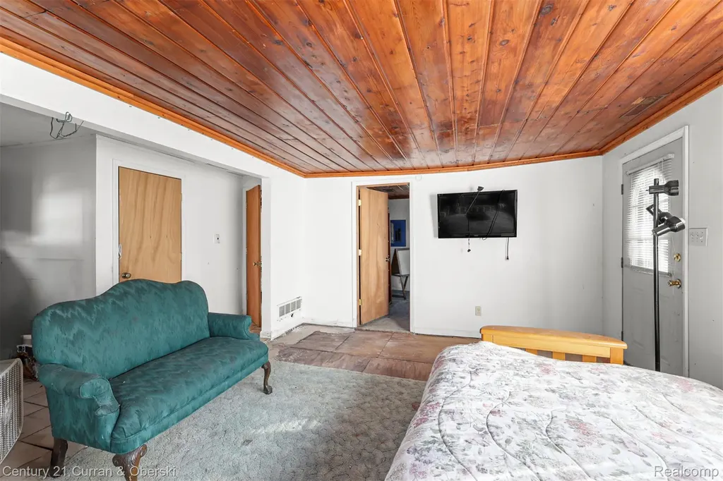 5094 Coshocton Drive Waterford Charter Township MI 48327