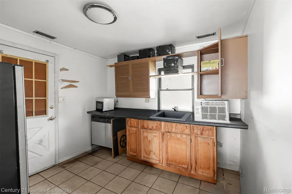 5094 Coshocton Drive Waterford Charter Township MI 48327