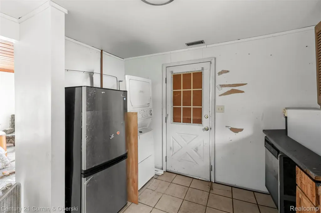 5094 Coshocton Drive Waterford Charter Township MI 48327