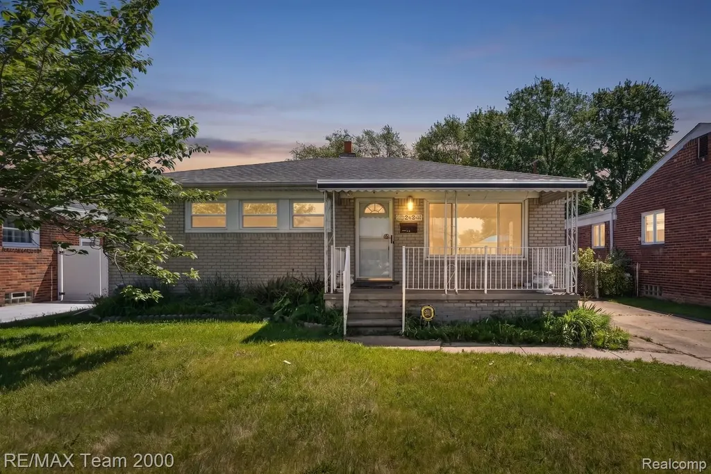 25394 Normandy Street Roseville City MI 48066