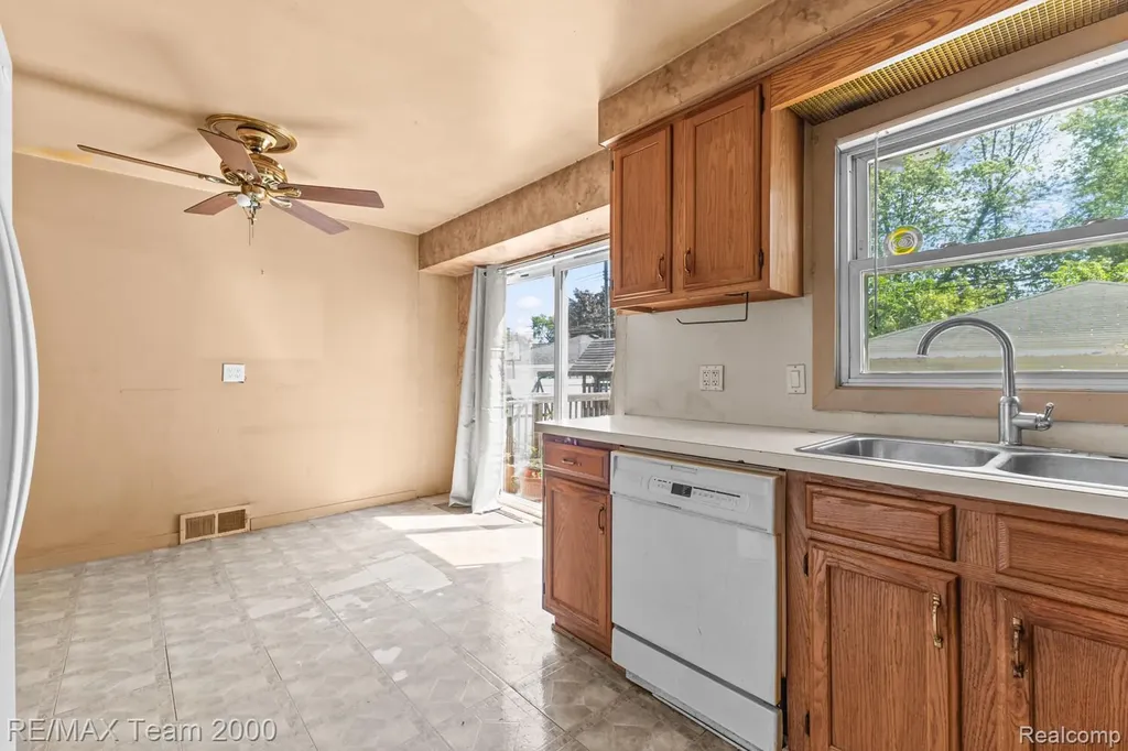 25394 Normandy Street Roseville City MI 48066