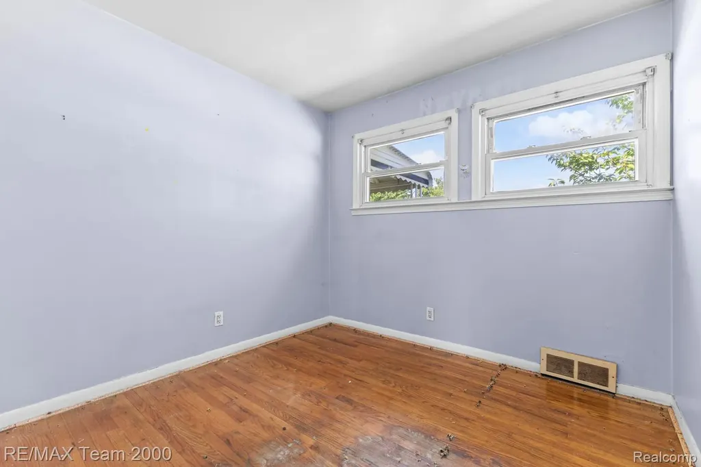25394 Normandy Street Roseville City MI 48066