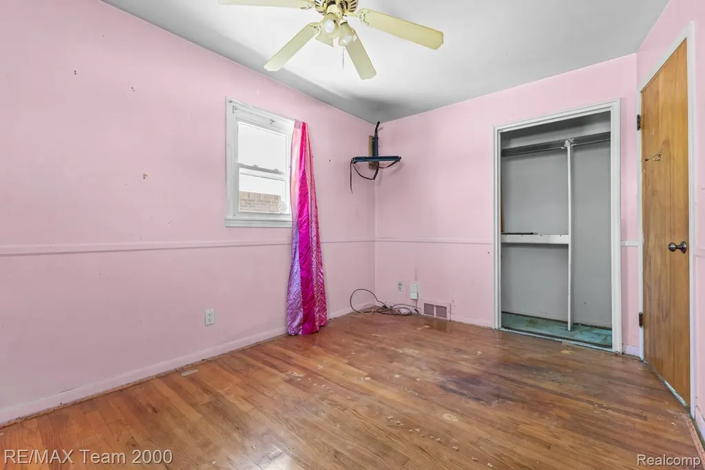 25394 Normandy Street Roseville City MI 48066