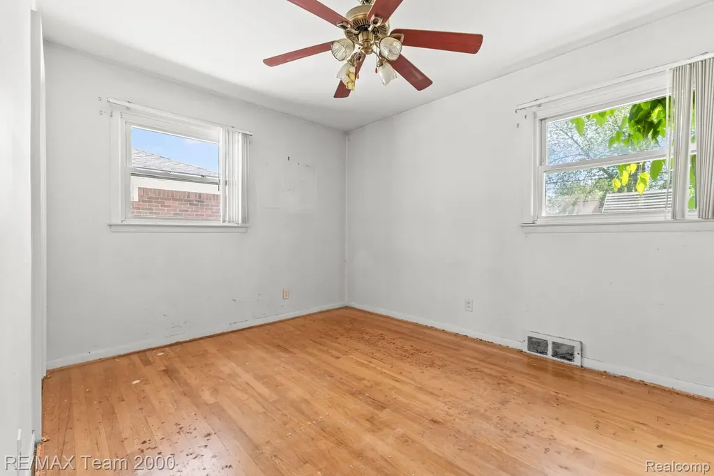 25394 Normandy Street Roseville City MI 48066