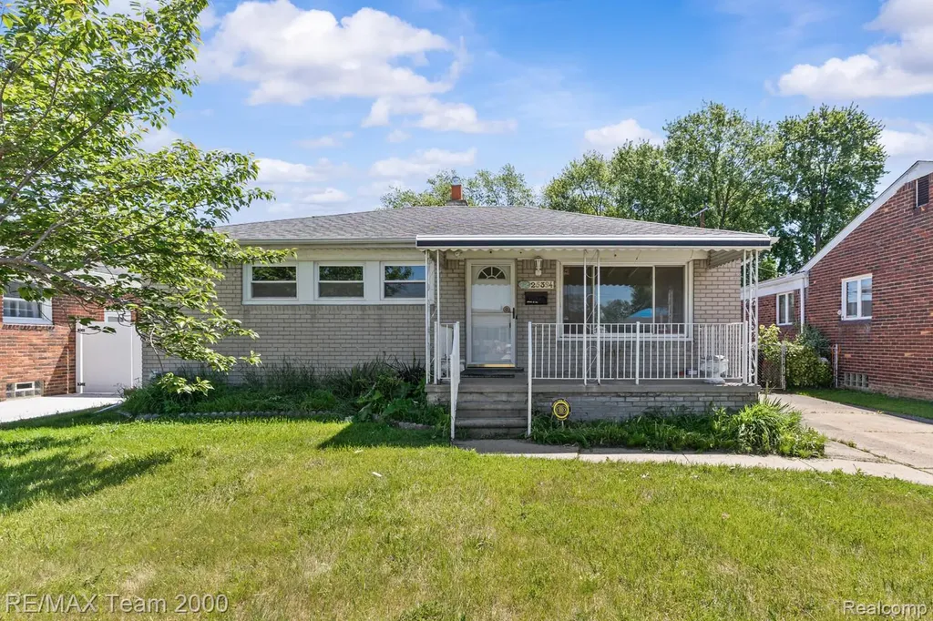 25394 Normandy Street Roseville City MI 48066