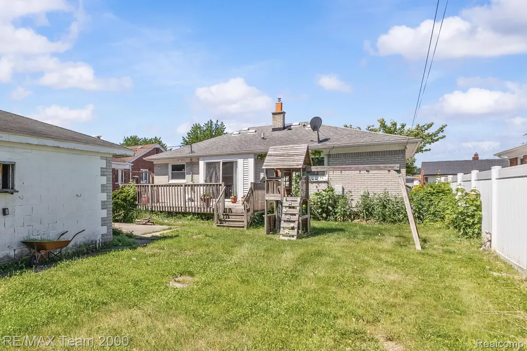 25394 Normandy Street Roseville City MI 48066