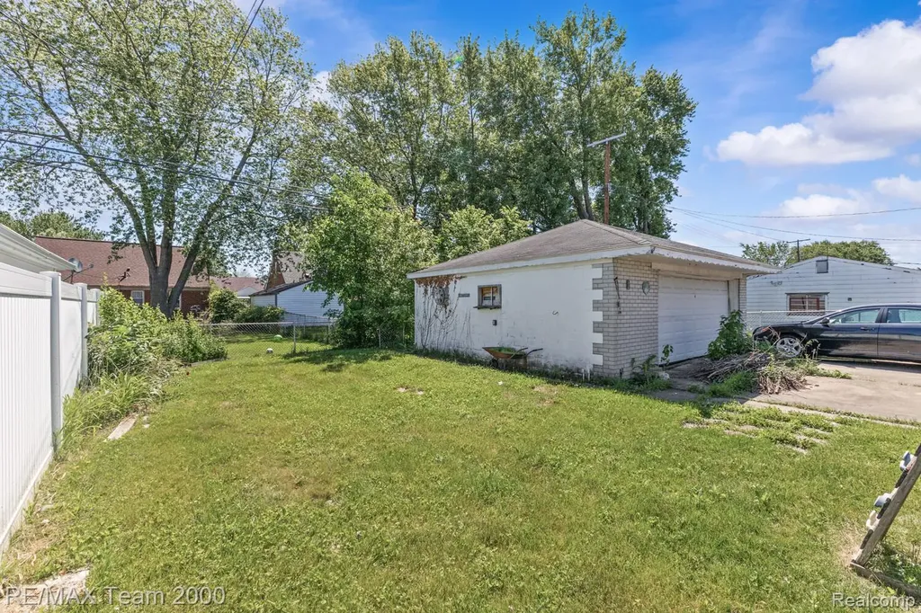 25394 Normandy Street Roseville City MI 48066