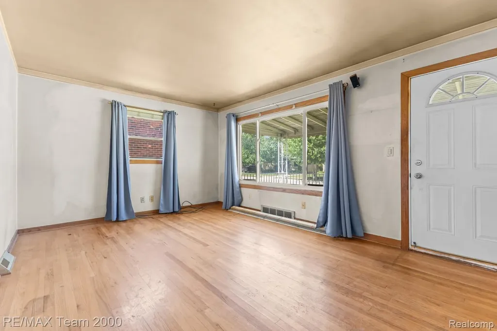 25394 Normandy Street Roseville City MI 48066