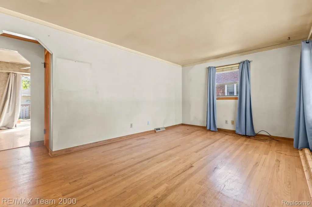 25394 Normandy Street Roseville City MI 48066