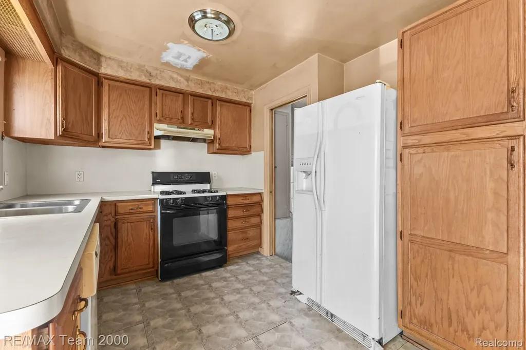 25394 Normandy Street Roseville City MI 48066