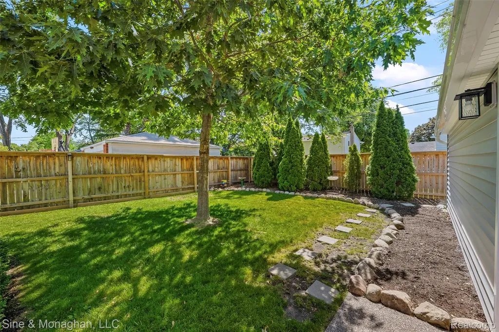 5066 Elmhurst Avenue Royal Oak City MI 48073