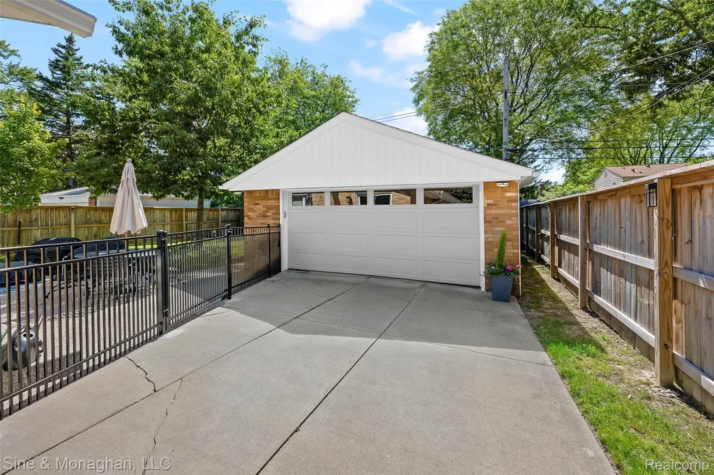 5066 Elmhurst Avenue Royal Oak City MI 48073