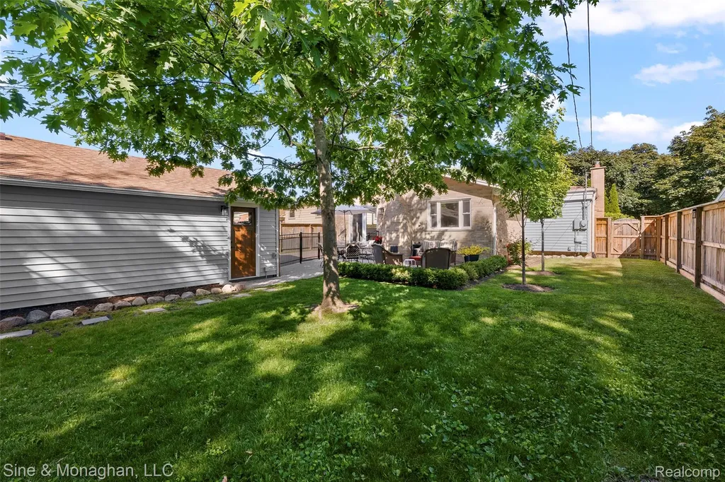 5066 Elmhurst Avenue Royal Oak City MI 48073