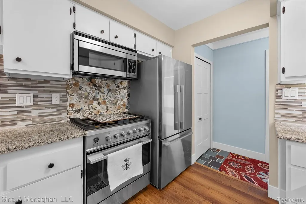 5066 Elmhurst Avenue Royal Oak City MI 48073
