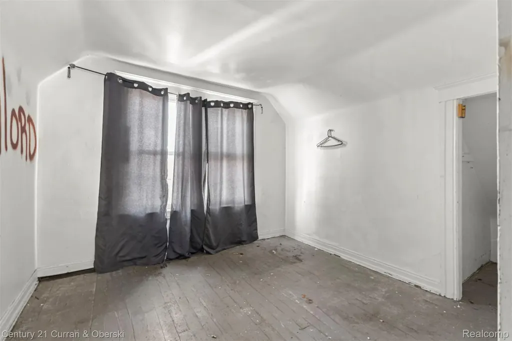 62 E Cicotte Street River Rouge City MI 48218