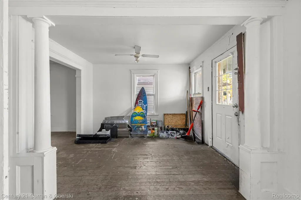 62 E Cicotte Street River Rouge City MI 48218