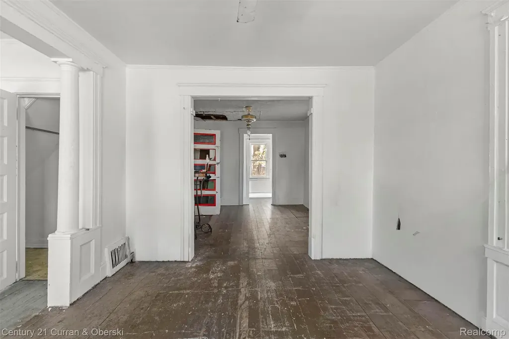 62 E Cicotte Street River Rouge City MI 48218