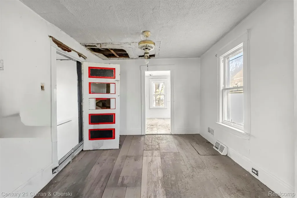 62 E Cicotte Street River Rouge City MI 48218