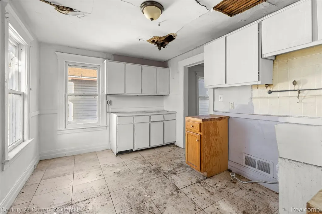 62 E Cicotte Street River Rouge City MI 48218