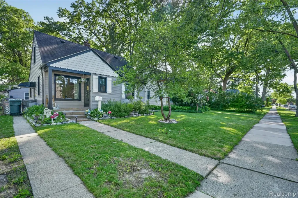 22729 Cleveland Street Dearborn City MI 48124