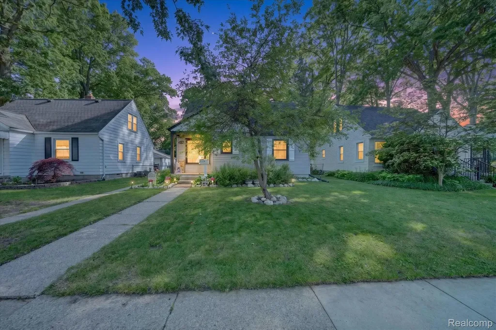 22729 Cleveland Street Dearborn City MI 48124