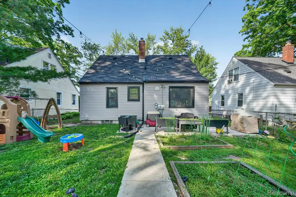 22729 Cleveland Street Dearborn City MI 48124