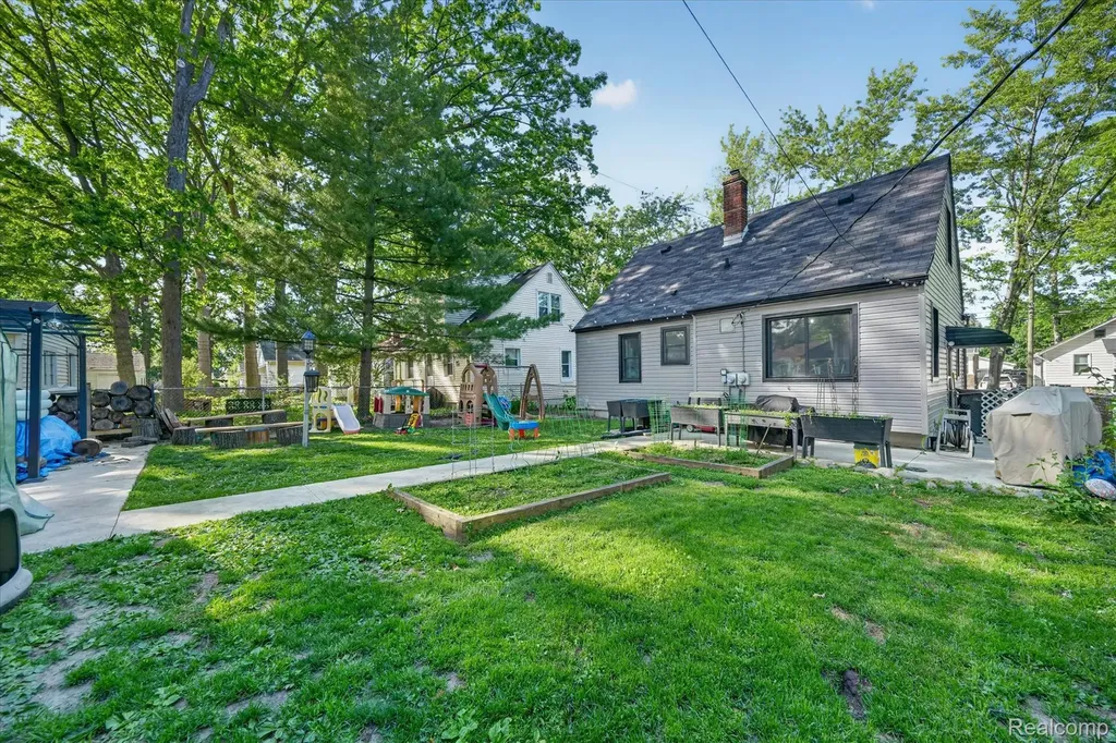 22729 Cleveland Street Dearborn City MI 48124