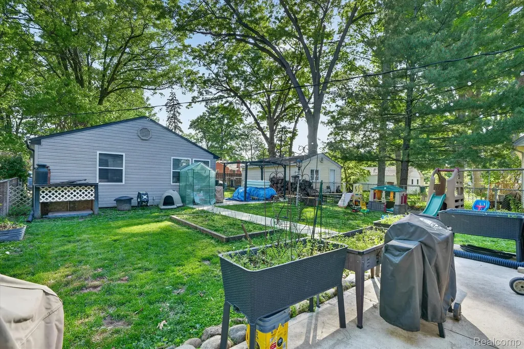 22729 Cleveland Street Dearborn City MI 48124
