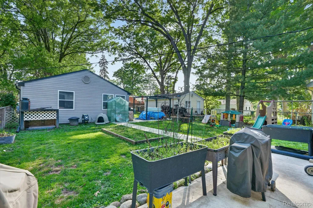 22729 Cleveland Street Dearborn City MI 48124