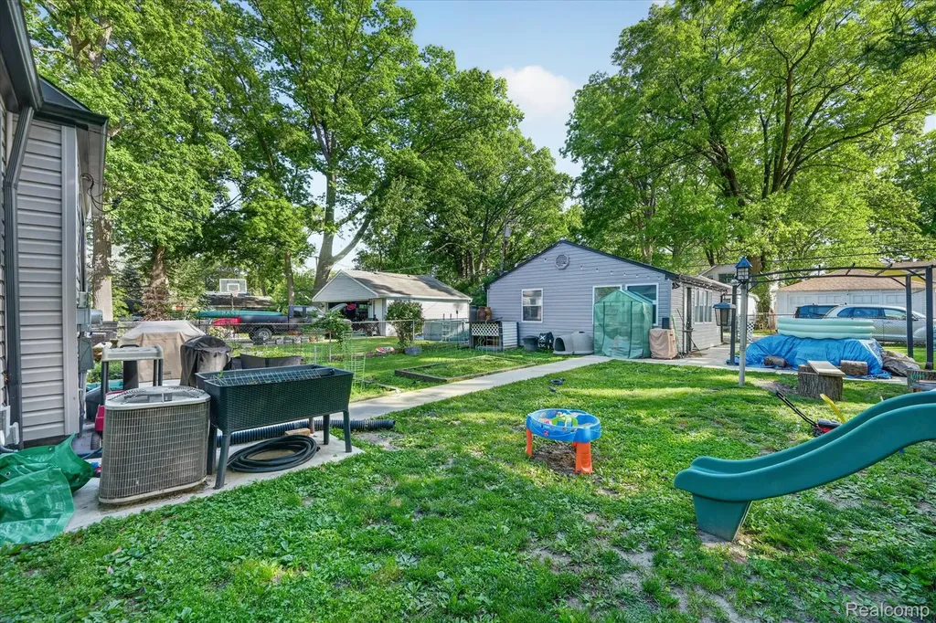 22729 Cleveland Street Dearborn City MI 48124