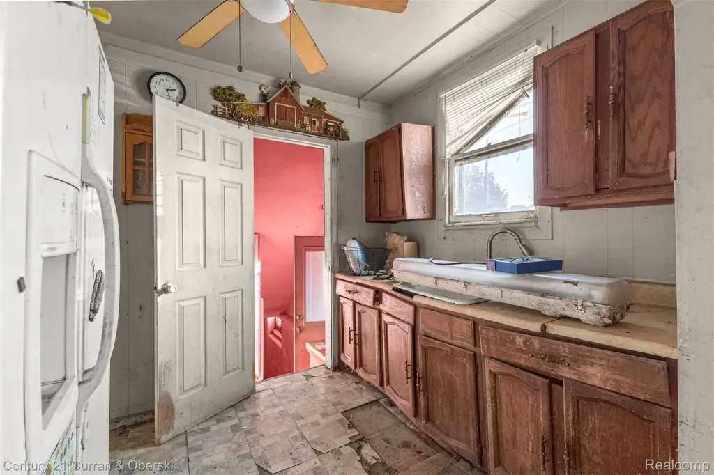 64 E Cicotte Street River Rouge City MI 48218