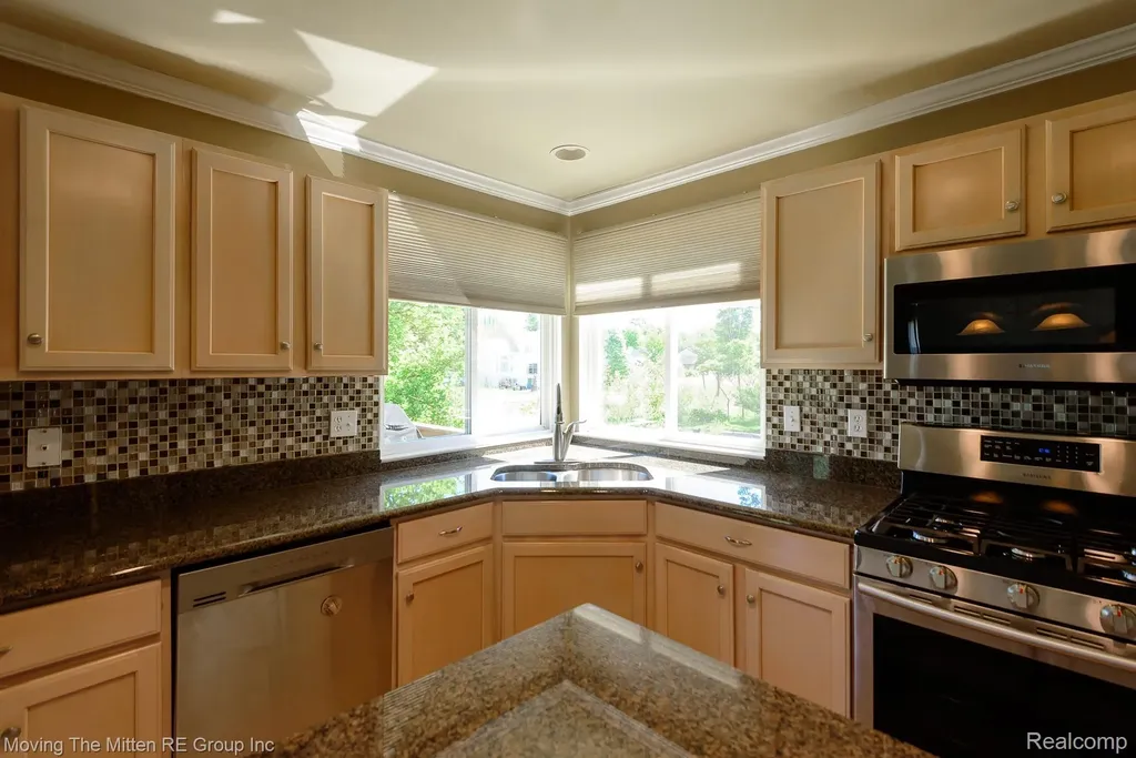 42996 Pond Bluff Drive Van Buren Charter Township MI 48111