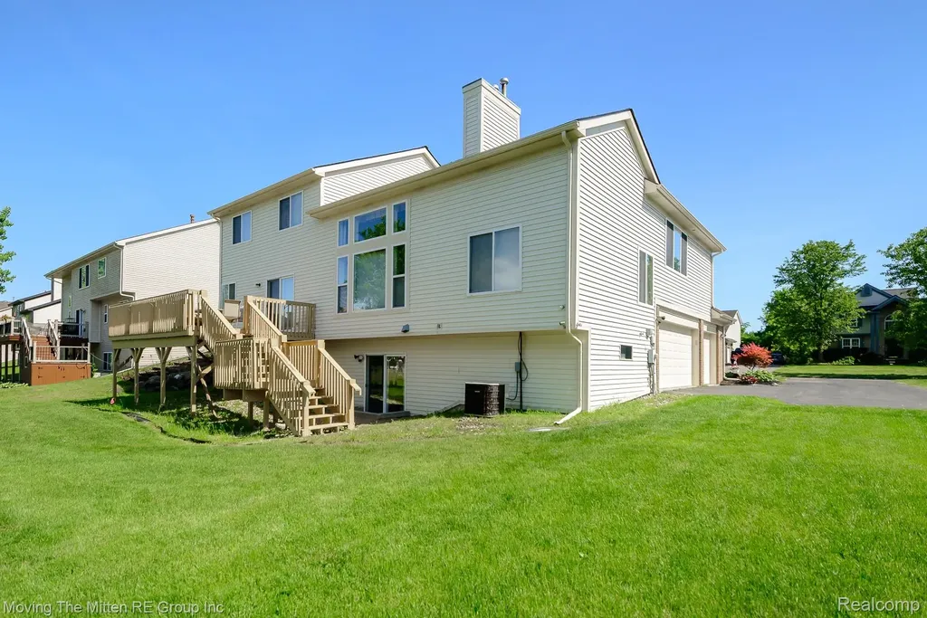 42996 Pond Bluff Drive Van Buren Charter Township MI 48111