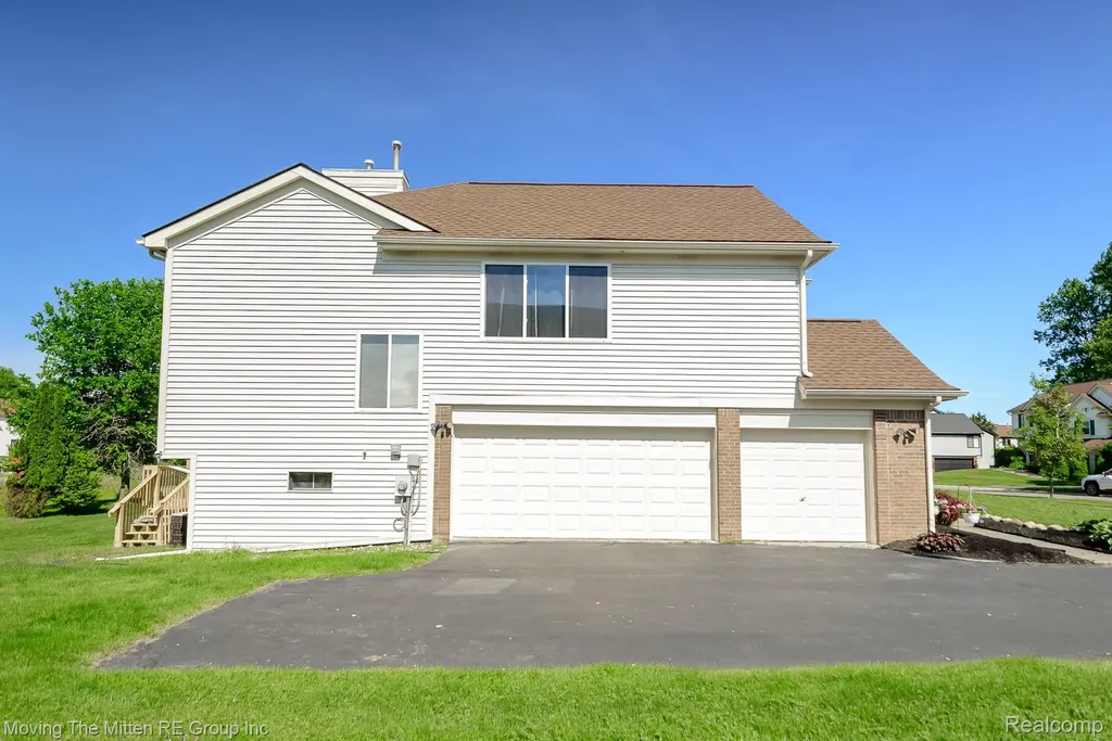 42996 Pond Bluff Drive Van Buren Charter Township MI 48111