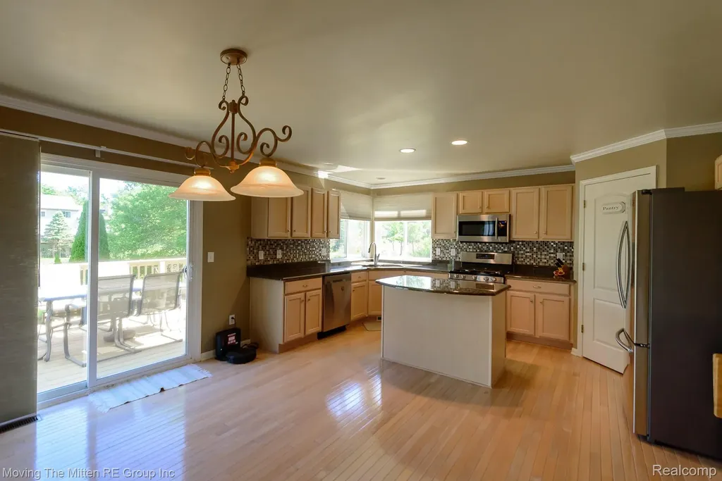 42996 Pond Bluff Drive Van Buren Charter Township MI 48111